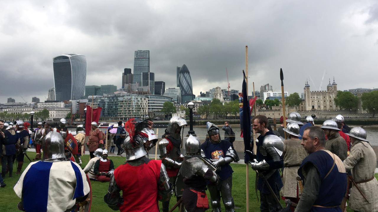 London commuters battle monsters in Clash Of Kings stunt